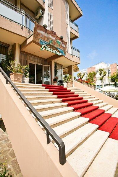 Hotel Giardino 切塞纳蒂科 外观 照片