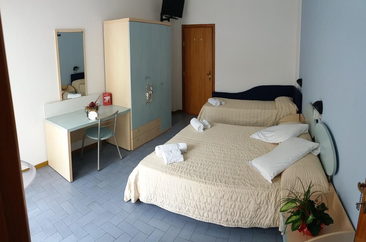 Hotel Giardino 切塞纳蒂科 外观 照片